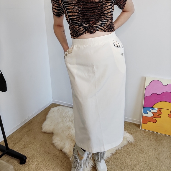 Vintage 80s Skirt (White + Abstract Pocket details) - Picture 7 of 15